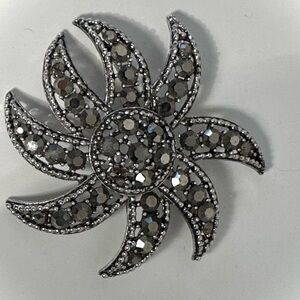 Vintage Weiss Lilly Star Brooch